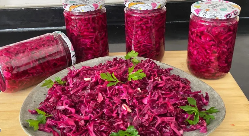 Kışın Soframdan Eksik Olmaz İster Salata İsterseniz Turşu Olarak Tüketin! Mor Lahana Turşusu