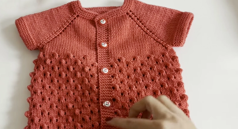 Yakadan Başlamalı Bebek Yeleği Nasıl Yapılır?